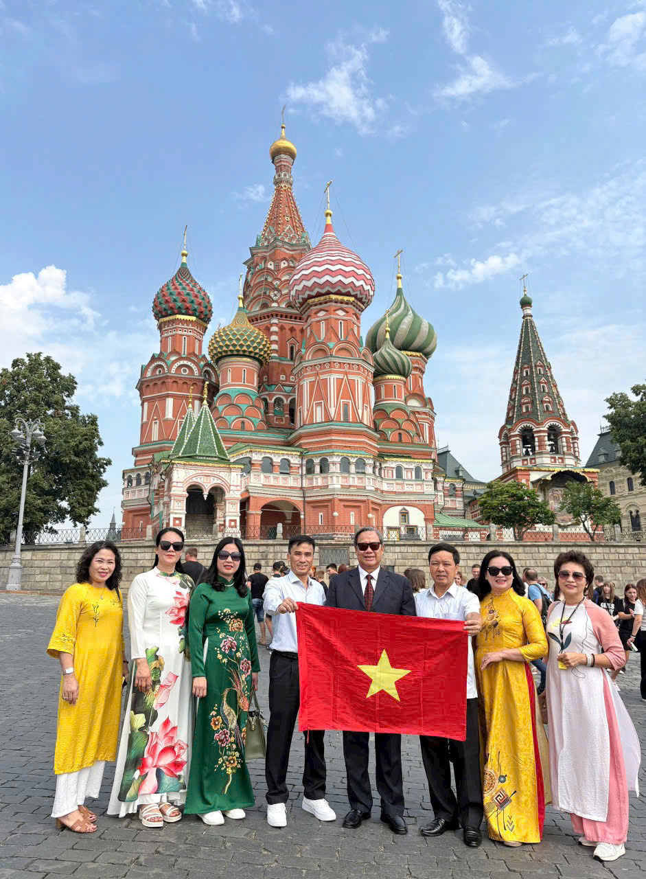Tour Nga khởi hành 08052026