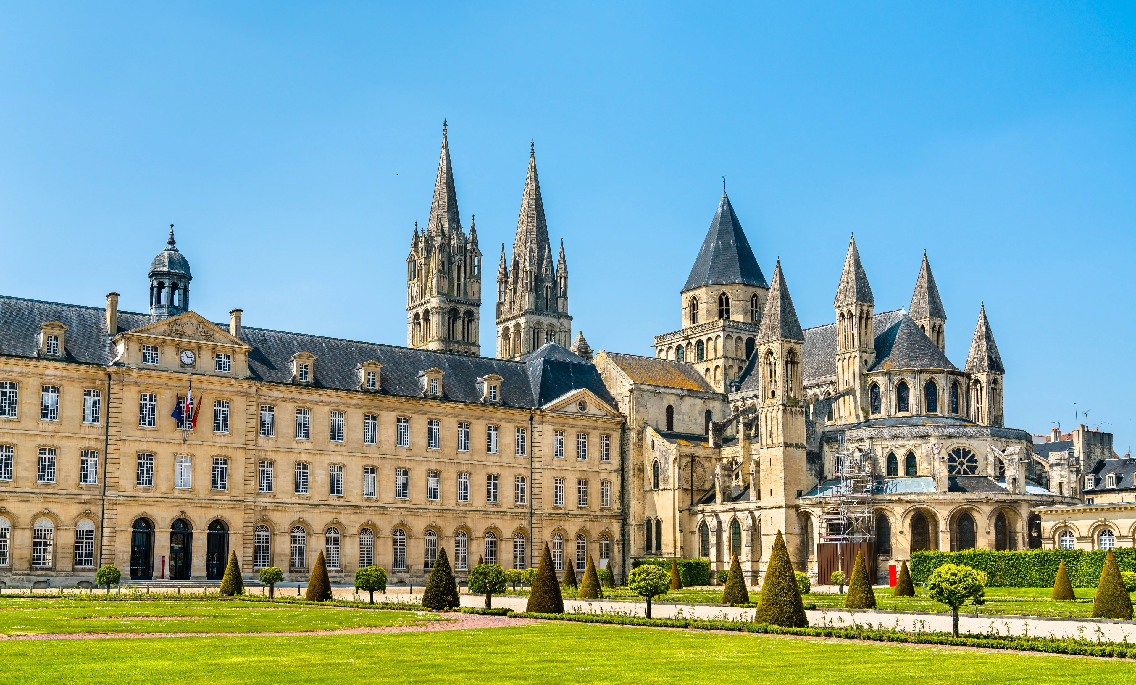 Nhà thờ Saint-Etienne: Một viên ngọc của kiến ​​trúc Gothic